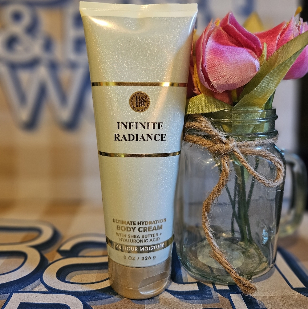 NWT Bath & Body Works Infinite Radiance Body Cream - White & Gold